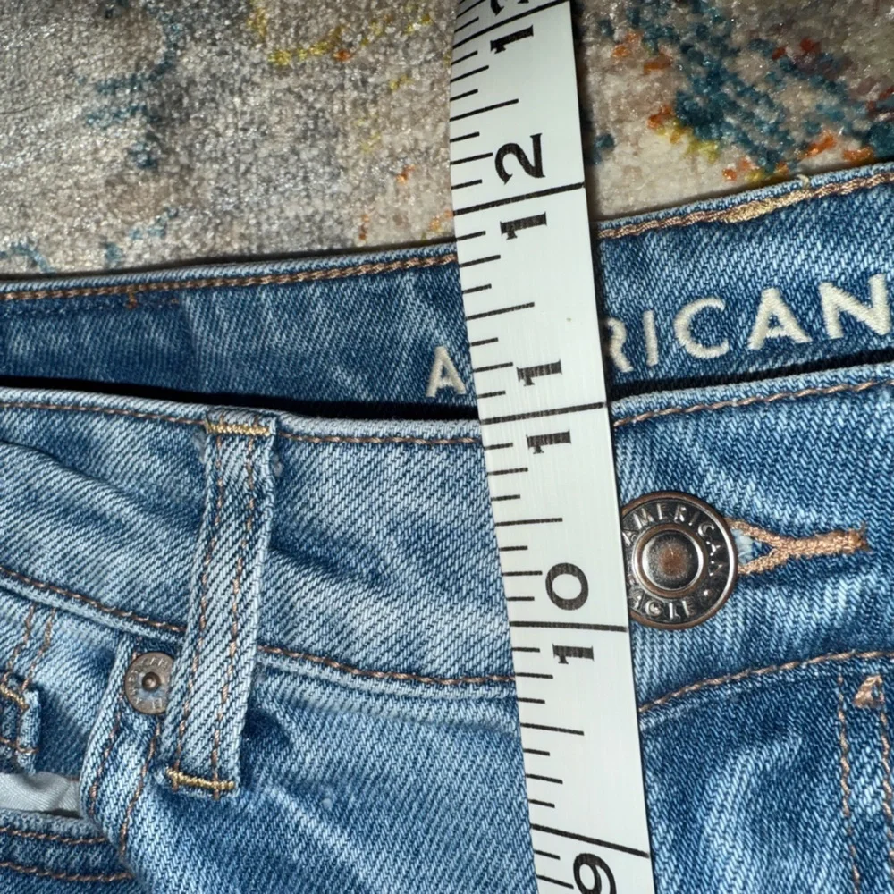American Eagle Outfitters Blue Mom Jeans Distressed Size 4 Short - Picture 4 of 8
